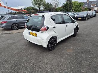 Vaurioauto  passenger cars Toyota Aygo 1.0 12v 2012/10