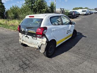 disassembly passenger cars Peugeot 108 1.0 2018/6