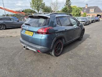 damaged passenger cars Peugeot 2008 1.2 VTi 2016/8