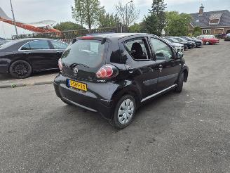 Schadeauto Toyota Aygo 1.0 12v AUTOMAAT 2013/9