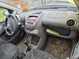 Peugeot 107 1.0 picture 5