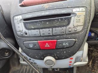 Peugeot 107 1.0 picture 6