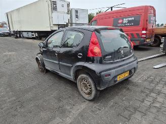 Peugeot 107 1.0 picture 2