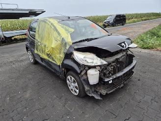 Peugeot 107 1.0 picture 4