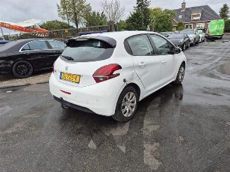 skadebil auto Peugeot 208 1.2 Vti 2018/4