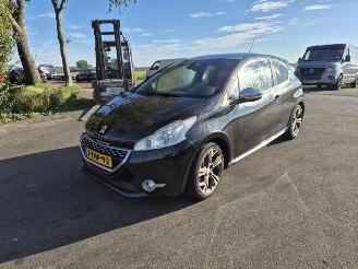 Peugeot 208 1.6 16v GTi picture 3