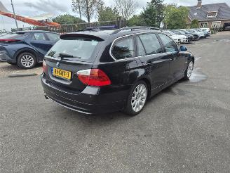 Voiture accidenté BMW 3-serie 325i Touring 2005/11