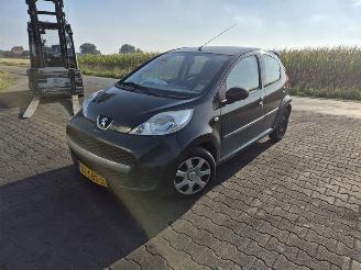 Peugeot 107 1.0 12v picture 3