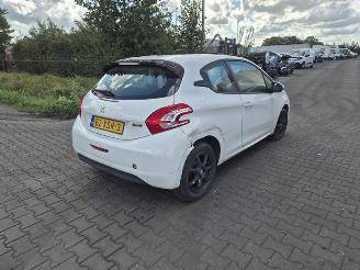 rozbiórka samochody osobowe Peugeot 208 1.2 Vti 2012/8