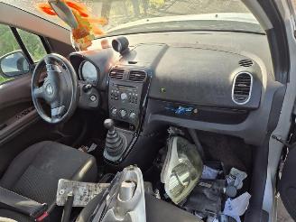 Suzuki Splash 1.0 picture 5