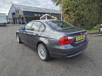 BMW 3-serie 320i picture 2