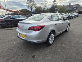 krockskadad bil auto Opel Astra 1.4 Turbo 2013/6