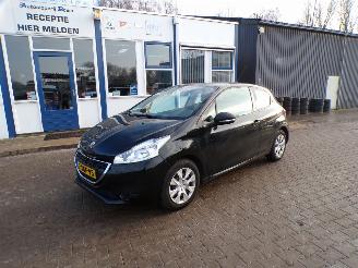 Schadeauto Peugeot 208 1.0VTI 16v 2014/7
