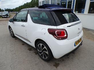 Citroën DS3 Cabrio 1.2 VTi Chic picture 3