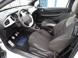 Citroën DS3 Cabrio 1.2 VTi Chic picture 6