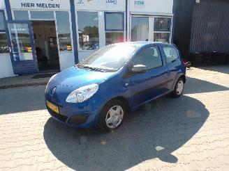 Schadeauto Renault Twingo 1.2 Authentique 2010/8