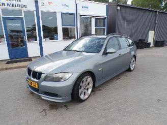 krockskadad bil auto BMW 3-serie 318i Touring 2007/2