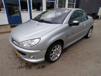 krockskadad bil auto Peugeot 206 CC  1.6-16v Quiksilver 2004/7