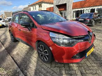 krockskadad bil bromfiets Renault Clio 1.5 dci 2014/2