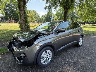 Unfallwagen Peugeot 3008 96 kW (131 PK)  1199 cc. 2018/12