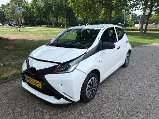Unfallwagen Toyota Aygo 51 kW (69 PK)  998 cc. 2016/2