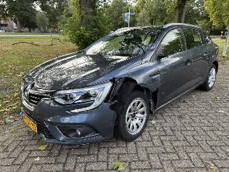 Vaurioauto  passenger cars Renault Mégane  2018/1