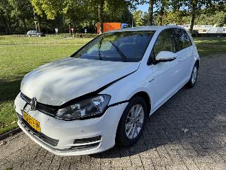 Voiture accidenté Volkswagen Golf  2017/1