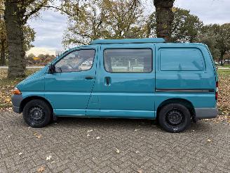 Toyota Hi-Ace  picture 2