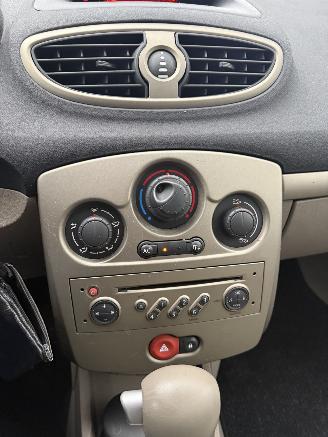 Renault Clio  picture 16