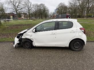Peugeot 108  picture 2