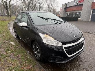 Peugeot 208  picture 7