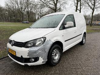 krockskadad bil auto Volkswagen Caddy  2014/1