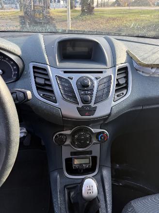 Ford Fiesta  picture 21