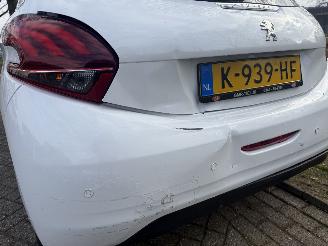 Peugeot 208  picture 9