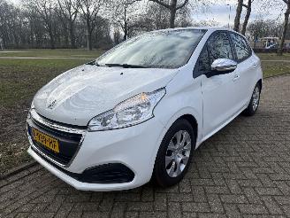 krockskadad bil auto Peugeot 208  2017/1