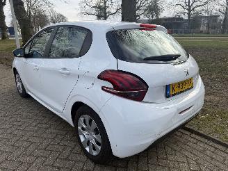 Peugeot 208  picture 3