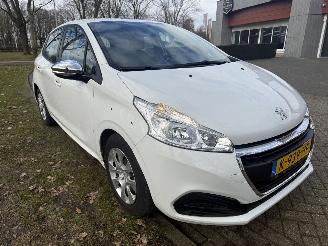 Peugeot 208  picture 7