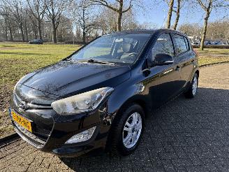 damaged passenger cars Hyundai I-20  2012/1