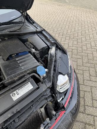 Volkswagen Golf  picture 13