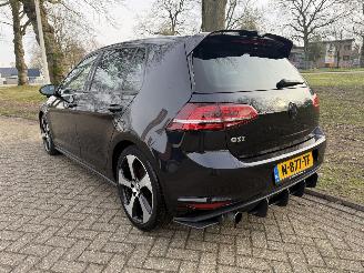 Volkswagen Golf  picture 3