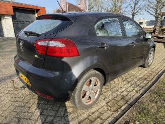 Kia Rio  picture 5