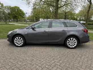 Opel Astra SPORTS TOURER picture 2