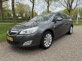 Vaurioauto  passenger cars Opel Astra SPORTS TOURER 2013/1
