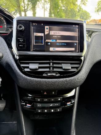 Peugeot 208  picture 17