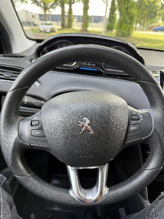 Peugeot 208  picture 19