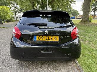Peugeot 208  picture 4