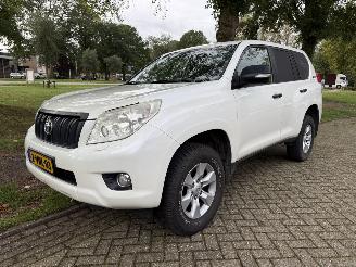 damaged passenger cars Toyota Landcruiser  2011/1