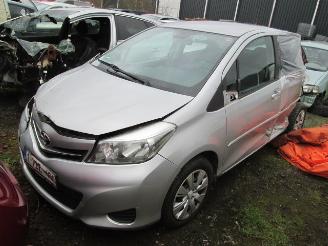 krockskadad bil auto Toyota Yaris 1,3 Lounge 2012/3