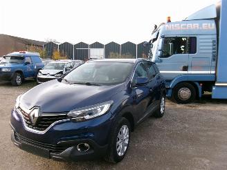 damaged passenger cars Renault Kadjar 1,2 Intens 2017/8