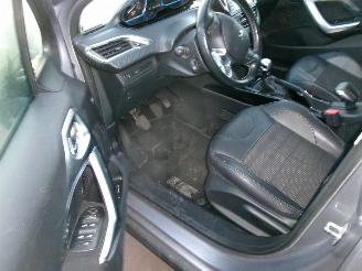 Peugeot 2008 1.2 Allure picture 15